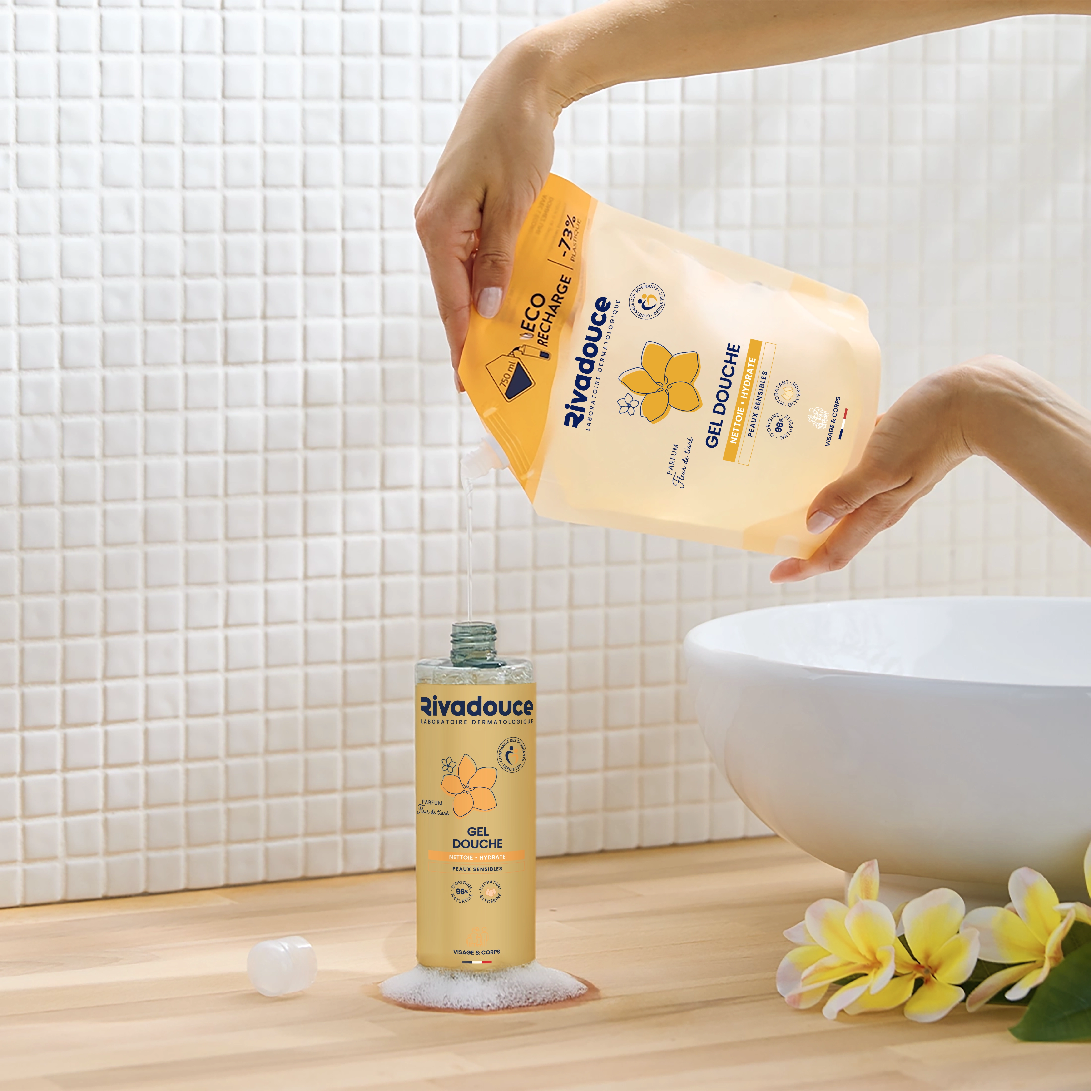 Eco-recharge gel douche fleur de tiar&eacute; 750ml image number 1